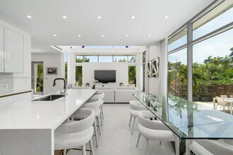 1201 W 47th St in Miami Beach, FL - Building Photo - Building Photo