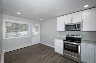 Fairfield Centereach Gardens in Centereach, NY - Building Photo - Building Photo