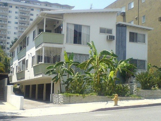 Hacienda De La Fuente in West Hollywood, CA - Building Photo