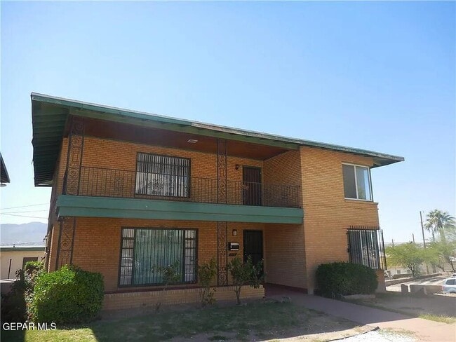 property at 814 W Yandell Dr
