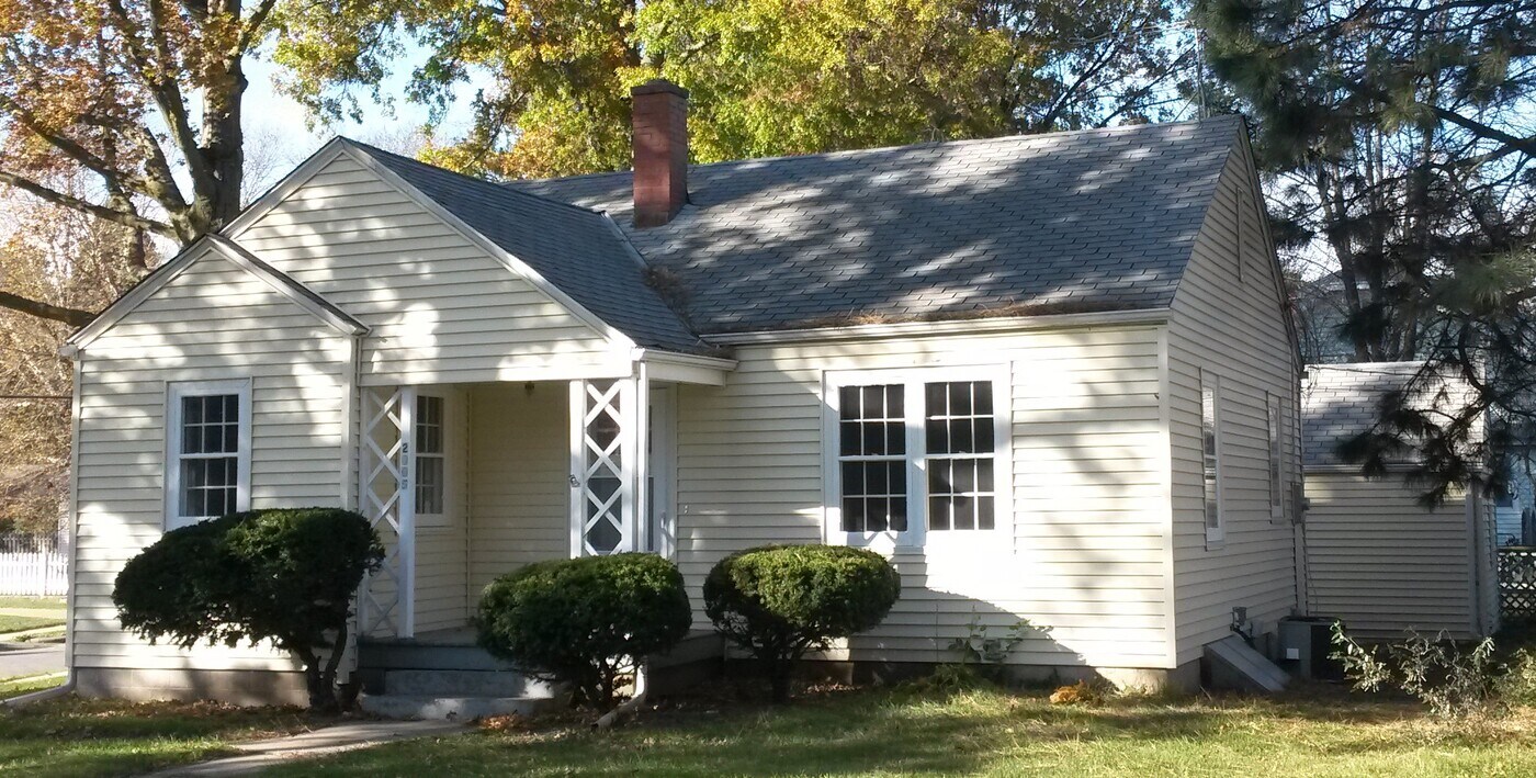 2005 N Nye Ave in Fremont, NE - Foto de edificio