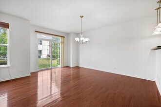 10 Carrington Cir in Burr Ridge, IL - Foto de edificio - Building Photo