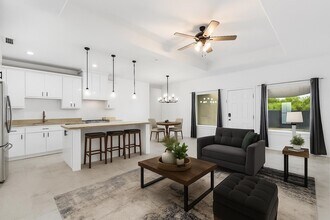 905 Rotonda Ln in Laredo, TX - Building Photo - Building Photo