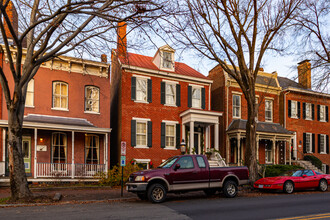 2304 E Broad St in Richmond, VA - Building Photo - Building Photo