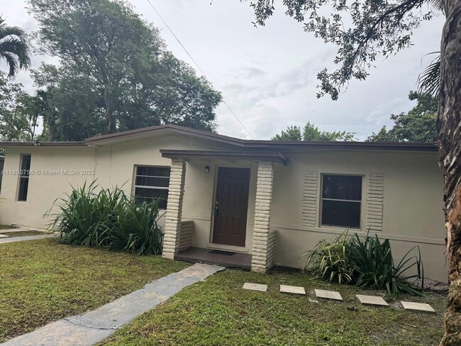 13845 NW 5th Ave in North Miami, FL - Building Photo - Building Photo