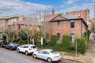 Patricia Court in Portland, OR - Building Photo - Primary Photo