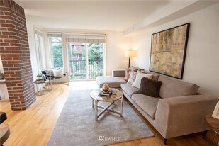 124 Bellevue Ave E, Unit 202 in Seattle, WA - Building Photo