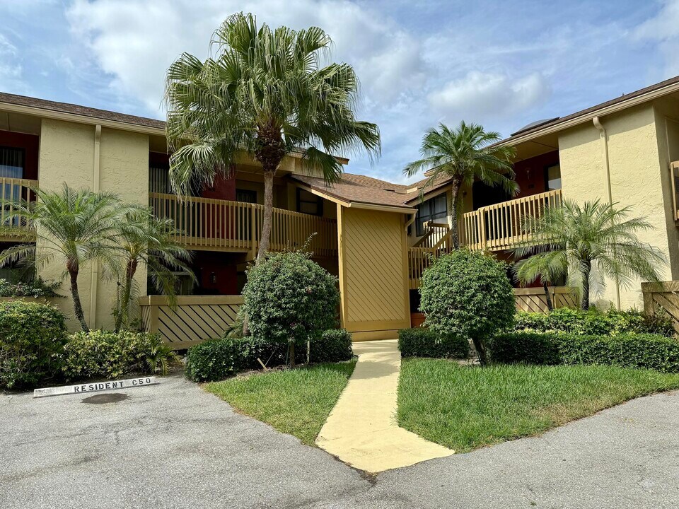 13135 Chadwick Ct in West Palm Beach, FL - Building Photo