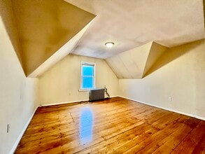 39 Watts St, Unit 1 in Malden, MA - Foto de edificio - Building Photo