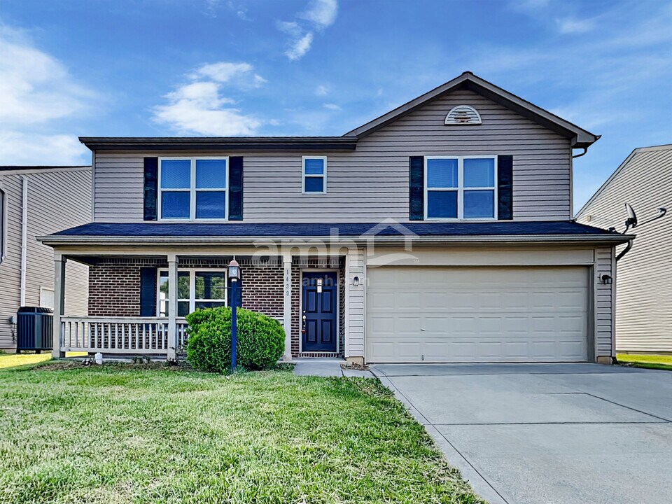 1439 Round Lake Rd in Greenwood, IN - Building Photo