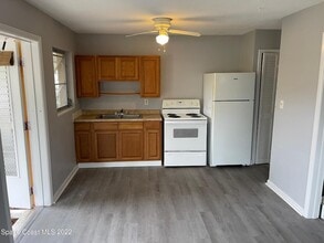 2095 Pineapple Ave, Unit 5 in Melbourne, FL - Building Photo - Building Photo