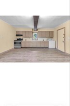 14 St Lawrence St in Manchester, CT - Foto de edificio - Building Photo