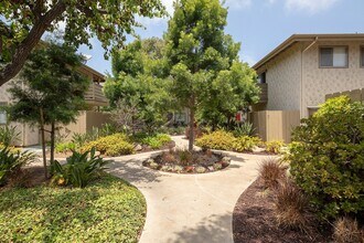 Garrett Gardens in Chula Vista, CA - Foto de edificio - Building Photo