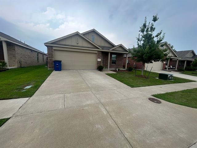 1014 Lady Bird St in Ennis, TX - Building Photo - Building Photo
