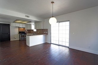 6401 N Figueroa St in Los Angeles, CA - Building Photo - Interior Photo