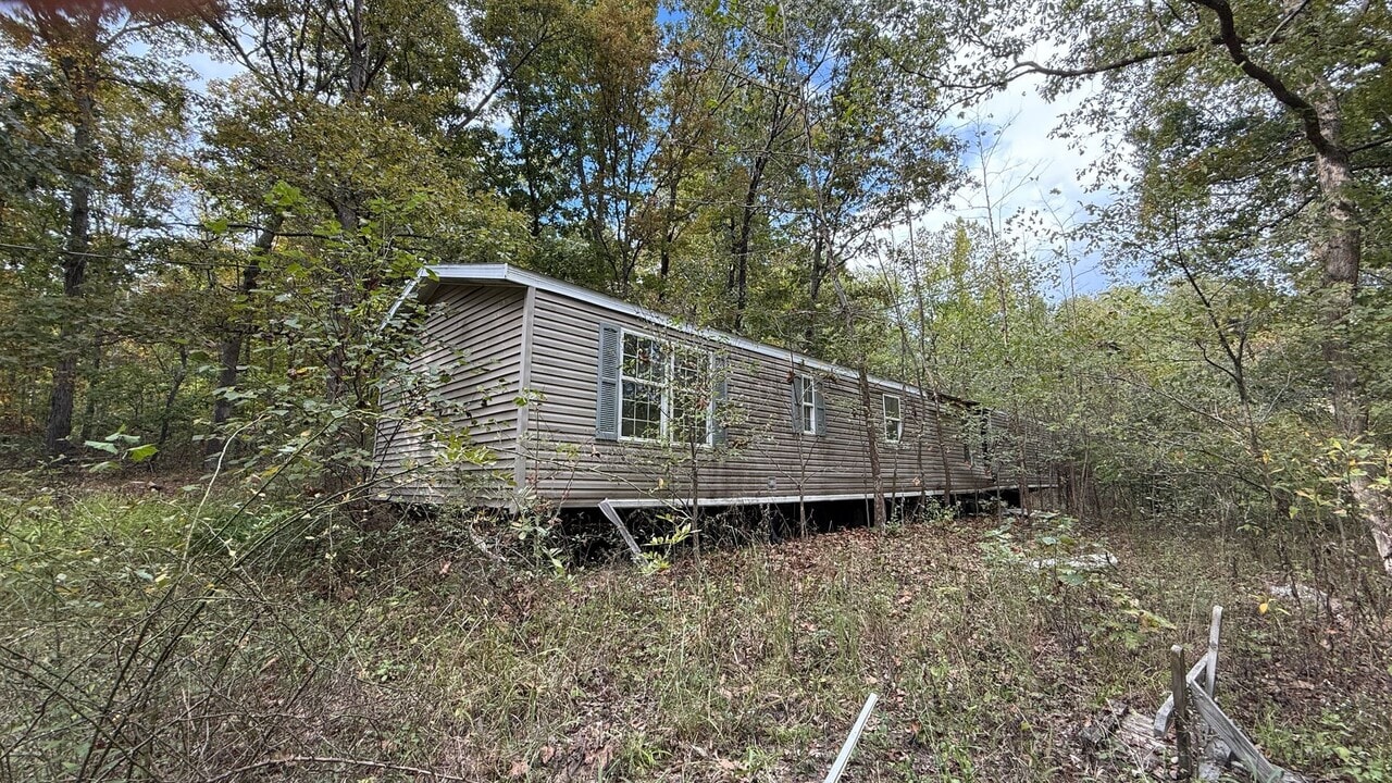 5267 Whittaker Rd in French Village, MO - Building Photo