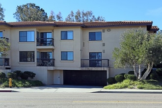 Forrest Bluff Senior Apartments in Encinitas, CA - Foto de edificio - Building Photo
