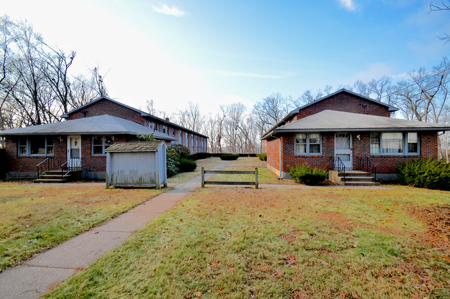 Regency III Apartments in Vernon, CT - Building Photo - Building Photo