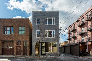 2347 W Taylor St in Chicago, IL - Building Photo