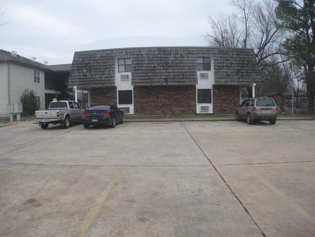 201-203 S Baggett St in Prairie Grove, AR - Foto de edificio - Building Photo