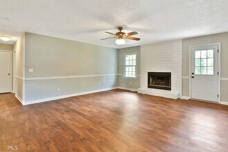 180 Nectarine Dr in Newnan, GA - Foto de edificio - Building Photo