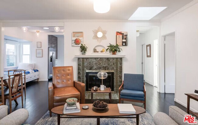 829 Superba Ave in Los Angeles, CA - Building Photo - Building Photo