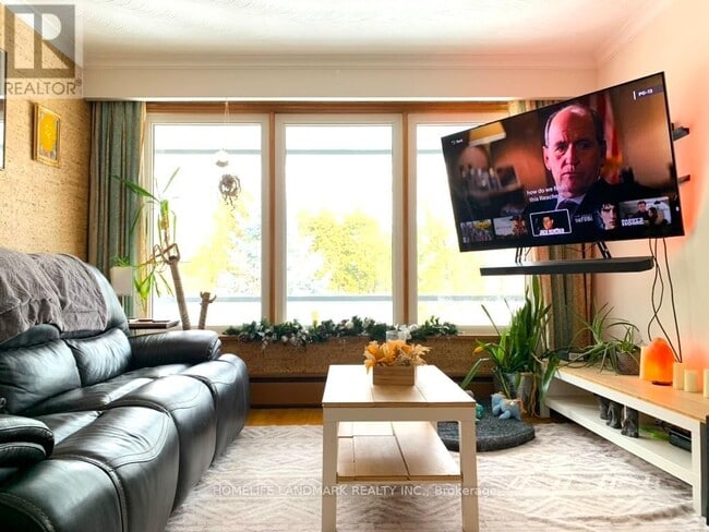 860 Francis Rd in Burlington, ON - Building Photo - Building Photo