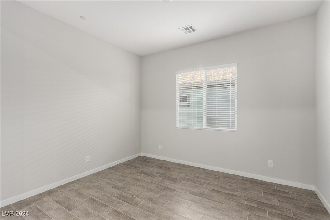 10490 Vanhoy Crst Ave in Las Vegas, NV - Building Photo