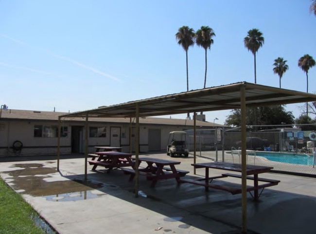 El Dorado Mobile Home Park in Lemoore, CA - Foto de edificio - Building Photo