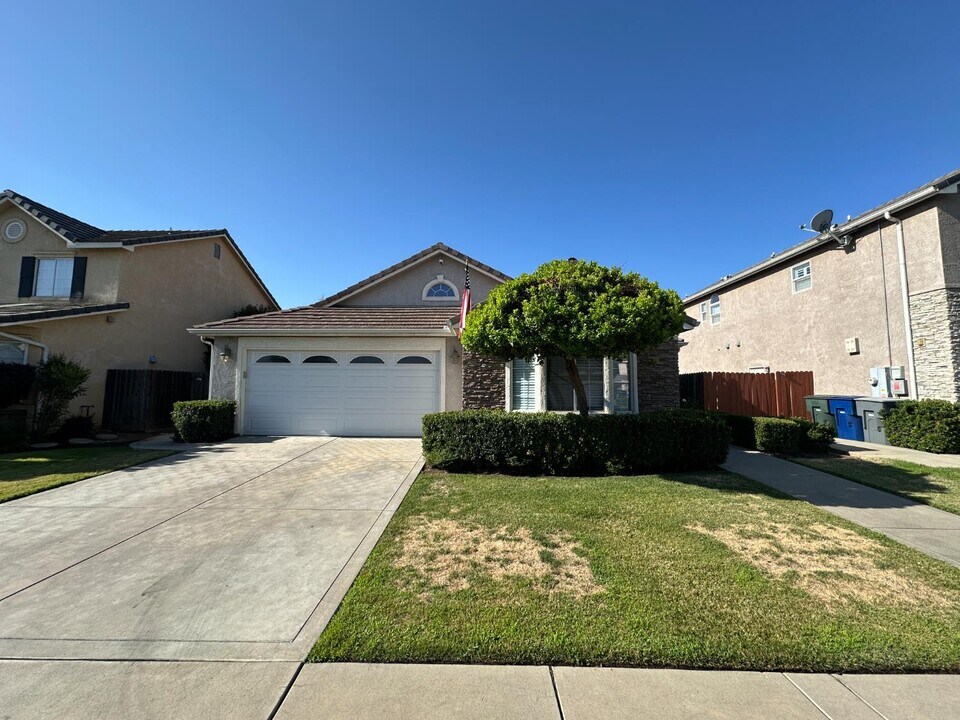 2928 Norwich Ave in Clovis, CA - Foto de edificio