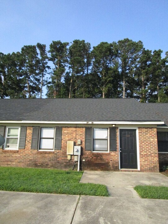 132 Marlene Dr in Jacksonville, NC - Building Photo