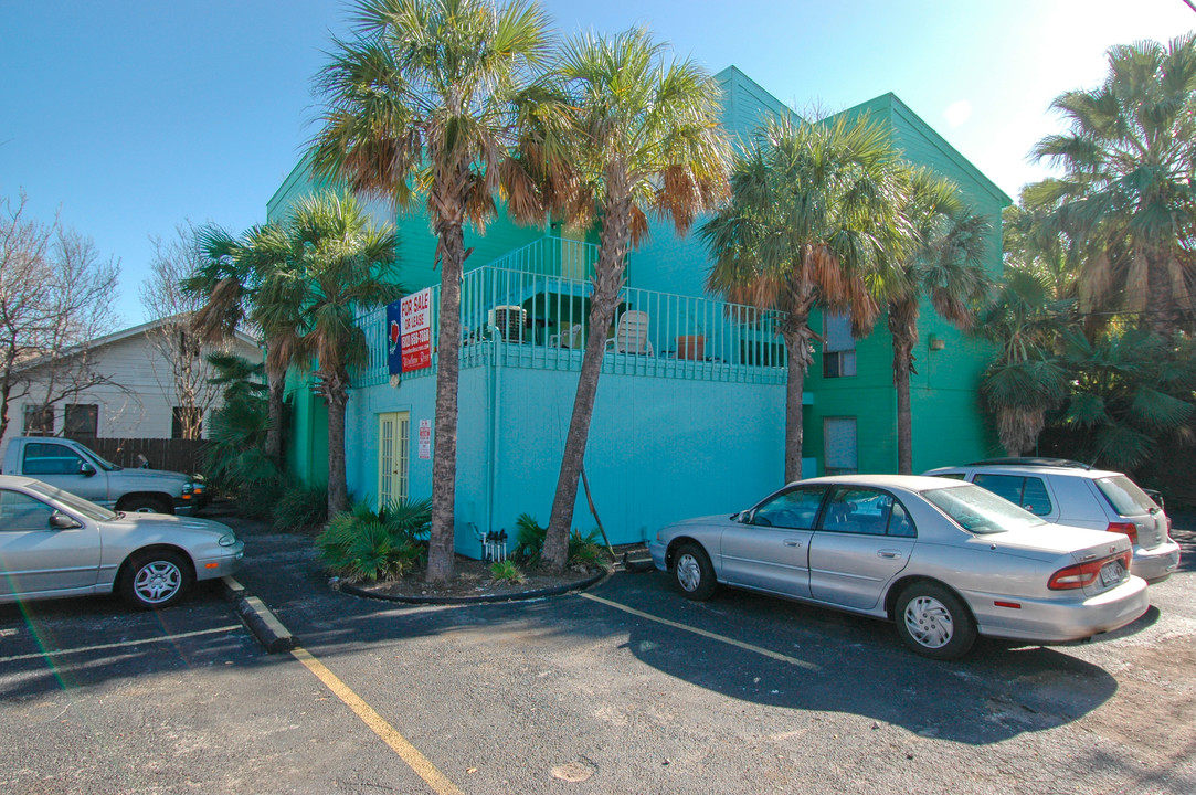 The Palms Apartments in Austin, TX - Building Photo