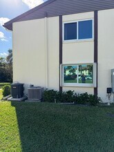 5930 Whispering Pine Way in Greenacres, FL - Foto de edificio - Building Photo