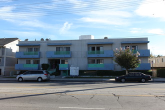 21330 Parthenia St in Canoga Park, CA - Building Photo - Building Photo