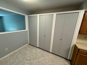 304 E Cardinal Dr in Springfield, MO - Building Photo - Building Photo