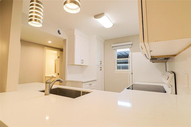 2744 Briarhurst Dr in Houston, TX - Building Photo - Building Photo