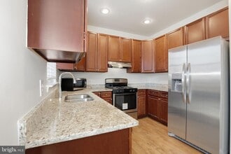 13123 Copper Brook Way in Herndon, VA - Building Photo - Building Photo