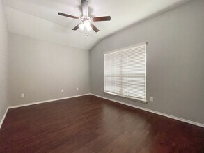 3228 Beutel Rd in Lorena, TX - Foto de edificio - Building Photo