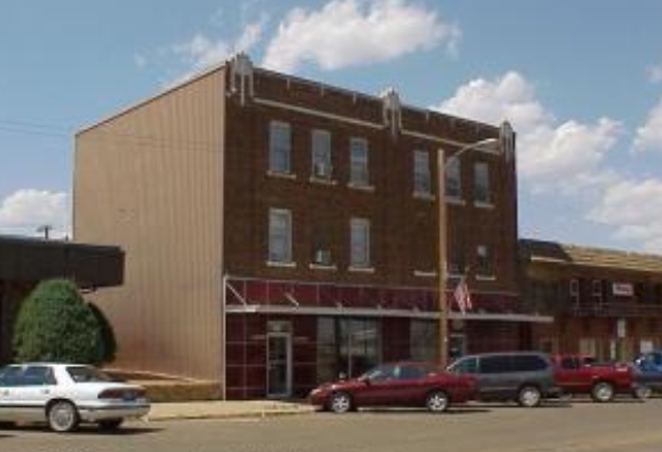 103 North Main Street in Bowman, ND - Building Photo