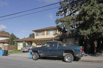 1641-1645 Union Ave in Redwood City, CA - Building Photo - Building Photo