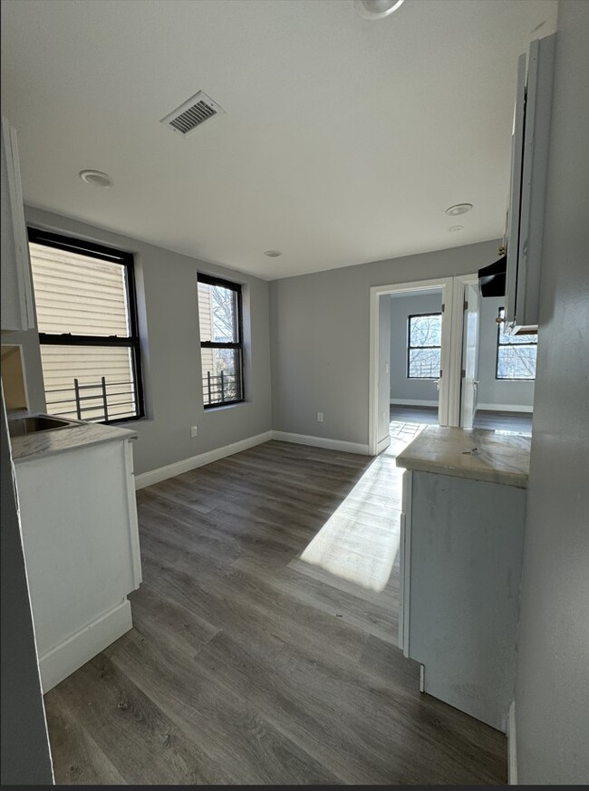 189 Myrtle Ave, Unit 3R in Jersey City, NJ - Building Photo - Building Photo