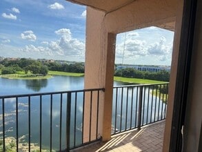 9688 Fontainebleau Blvd, Unit 706 in Miami, FL - Building Photo - Building Photo