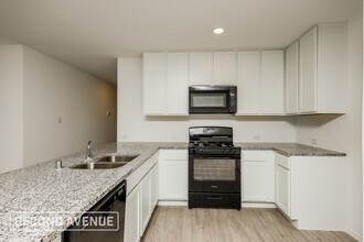 1936 Aves Gln Ln in Heath, TX - Foto de edificio - Building Photo