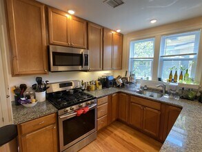 67 Temple St in Somerville, MA - Foto de edificio - Building Photo