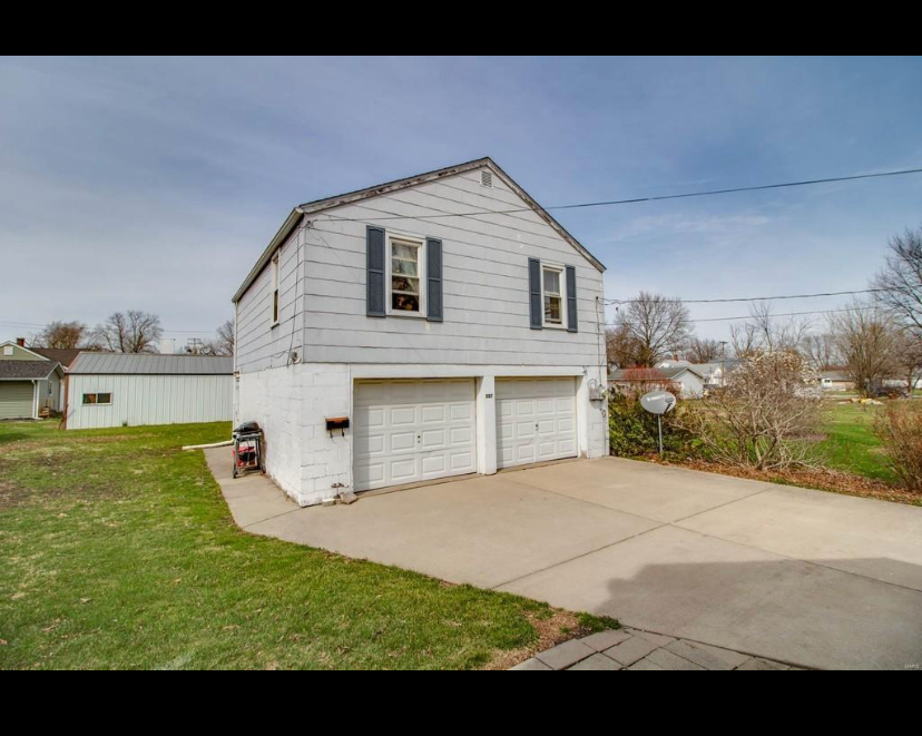 307 E Carpenter St in Jerseyville, IL - Foto de edificio