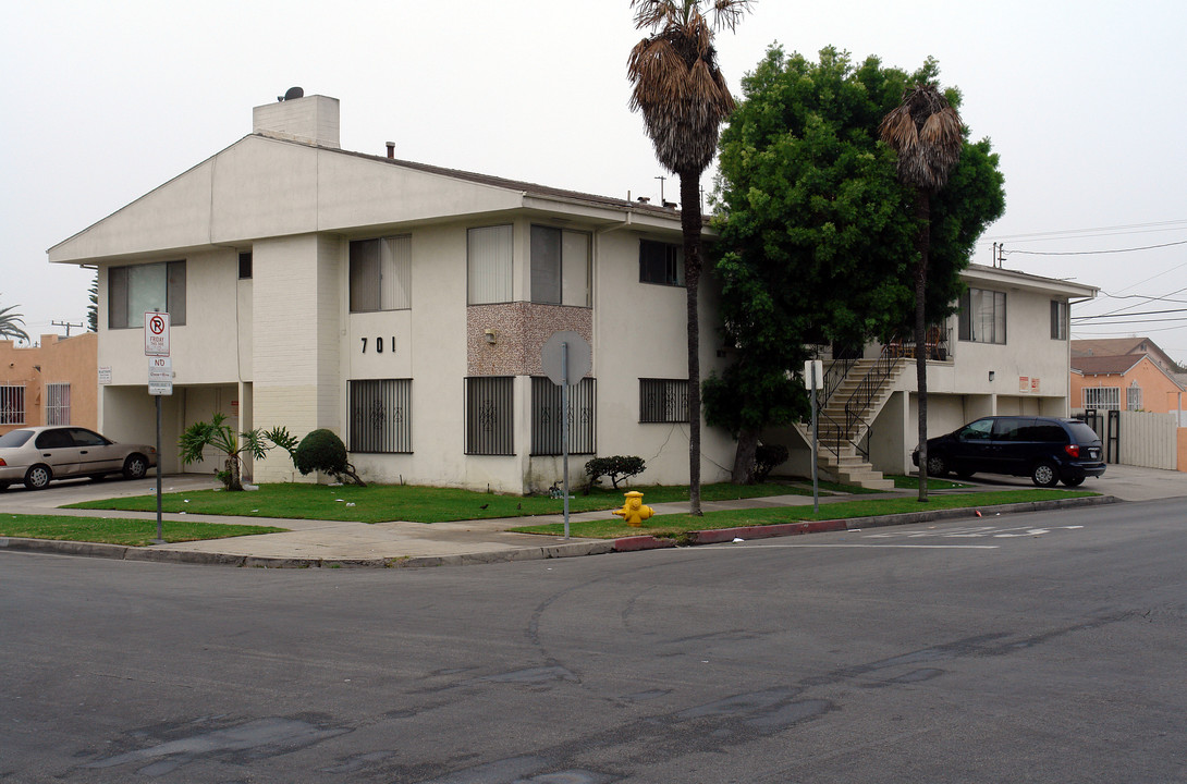 701 S Osage Ave in Inglewood, CA - Building Photo