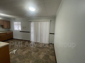 3912 SE Humboldt St in Topeka, KS - Building Photo - Building Photo