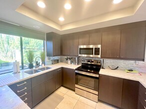 1310 Campeon Cir-Unit -Available in Palm Springs, CA - Building Photo - Building Photo