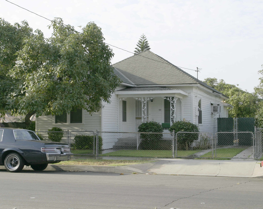 8018 Jefferson St in Paramount, CA - Building Photo