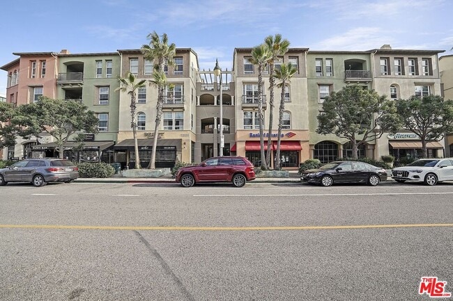 13020 Pacific Promenade in Los Angeles, CA - Building Photo - Building Photo